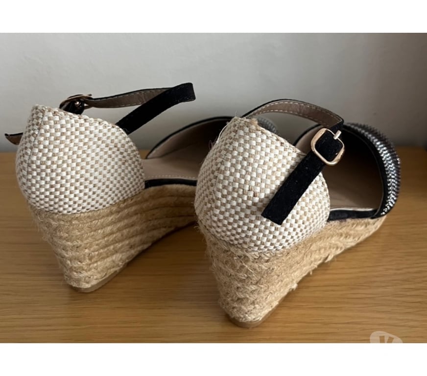Chaussures Seine-et-Marne Meaux - 77100 - Photos Vivastreet Sandales semelles compensées