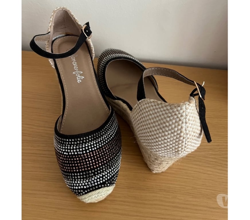 Chaussures Seine-et-Marne Meaux - 77100 - Photos Vivastreet Sandales semelles compensées