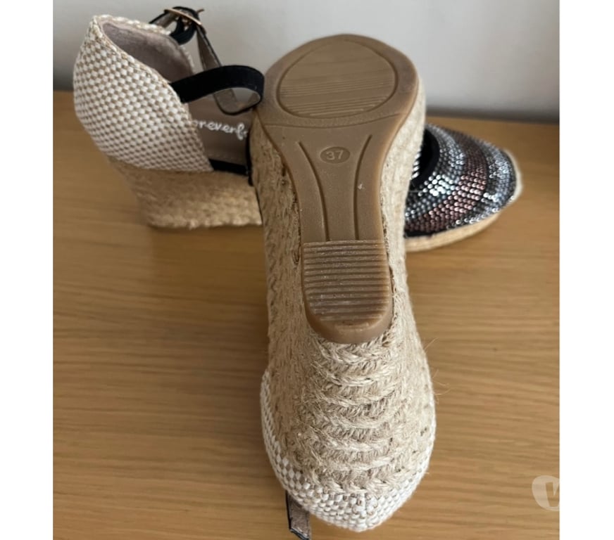 Chaussures Seine-et-Marne Meaux - 77100 - Photos Vivastreet Sandales semelles compensées