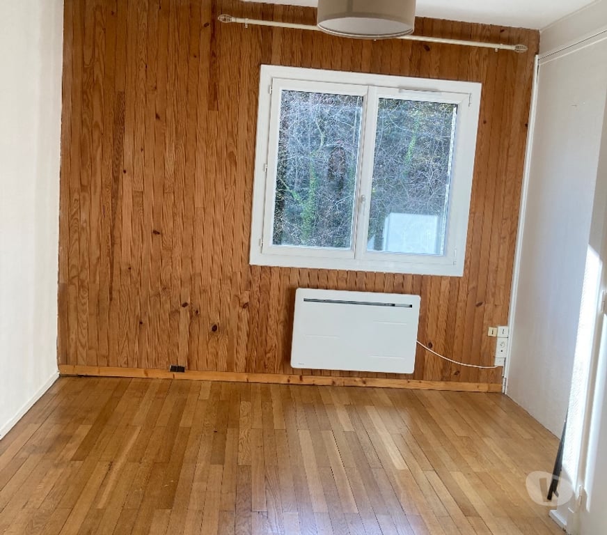 Location appartement Rhône Lyon - Photos Vivastreet Deux. Pièces bus pied de l’immeuble.