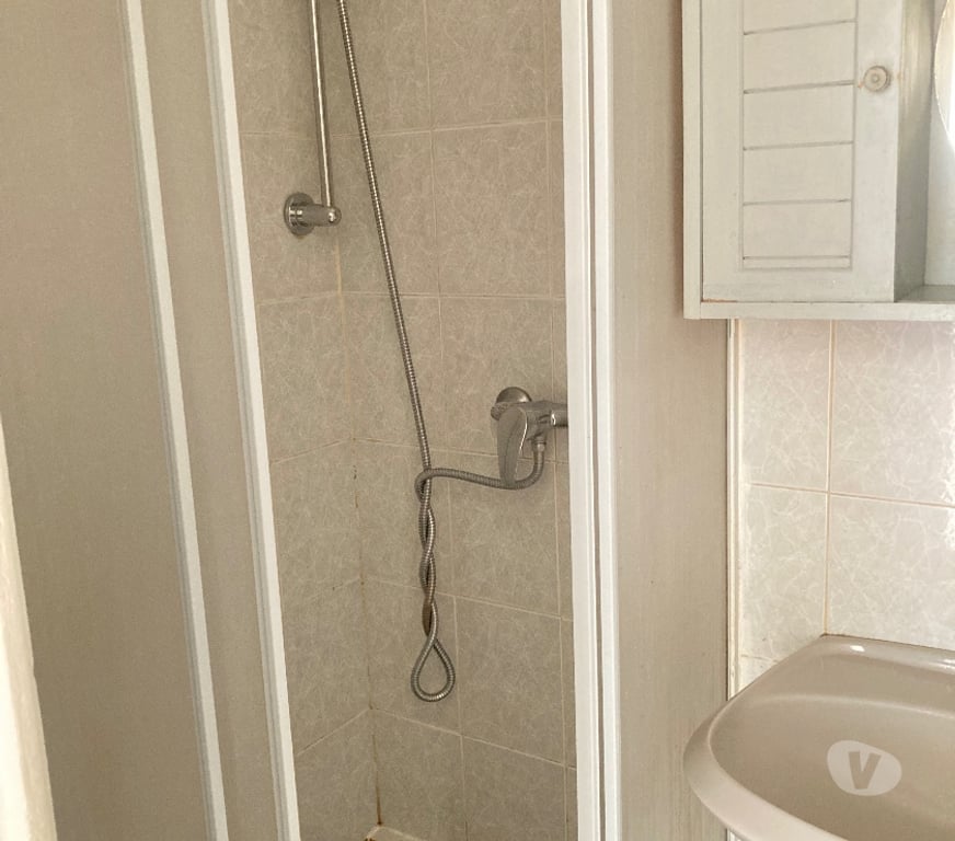 Location appartement Rhône Lyon - Photos Vivastreet Deux. Pièces bus pied de l’immeuble.