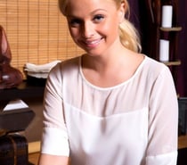 SE DÉPLACE SEULEMENT DE 12H A 19H RITA