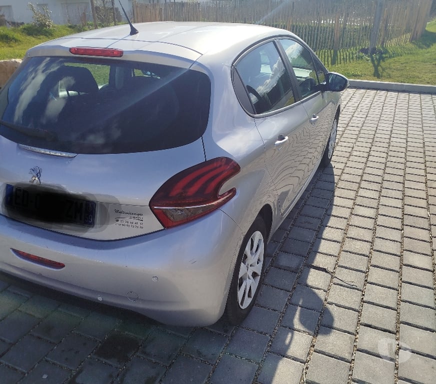 Voiture d'occasion Essonne Leuville sur Orge - 91310 - Photos Vivastreet Peugeot 208 1.0 VTI 68cv