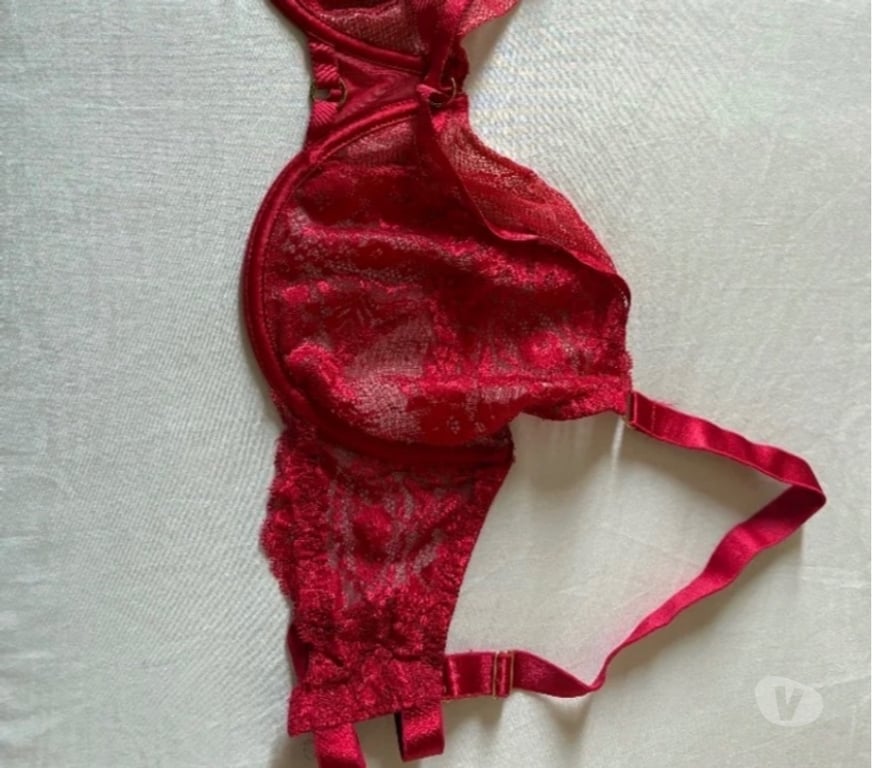 Vêtements occasion Hauts-de-Seine Courbevoie - 92400 - Photos Vivastreet H vend soutien gorge rouge 95F