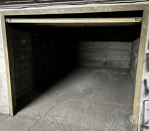 GARAGE FERME A LOUER