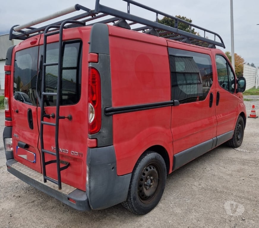 Véhicules commerciaux & utilitaires d'occasion Haute-Savoie Cluses - Photos Vivastreet Opel vivaro 2litre