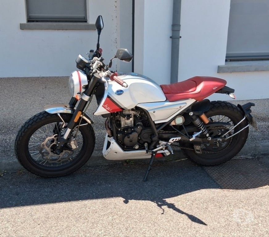 Moto d'occasion Isère Beaurepaire - 38270 - Photos Vivastreet Moto FB MONDIAL HPS 125