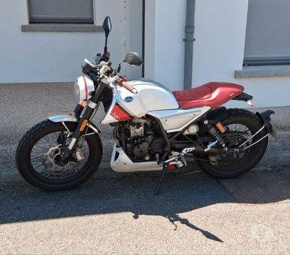 Moto occasion Beaurepaire Isère - Photos Vivastreet Moto FB MONDIAL HPS 125