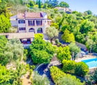 Maison d'architecte avec piscine et parc paysagé