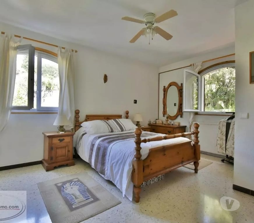 Vente Maison Alpes-Maritimes Grasse - 06130 - Photos Vivastreet Maison d'architecte avec piscine et parc paysagé