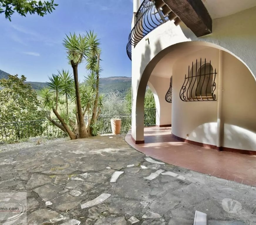 Vente Maison Alpes-Maritimes Grasse - 06130 - Photos Vivastreet Maison d'architecte avec piscine et parc paysagé