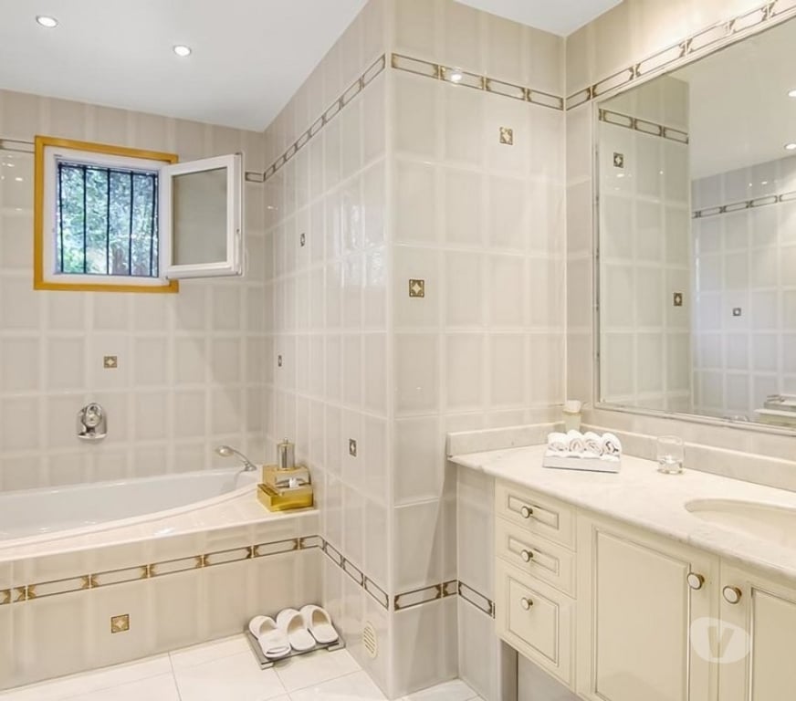 Vente Maison Alpes-Maritimes Grasse - 06130 - Photos Vivastreet Maison d'architecte avec piscine et parc paysagé