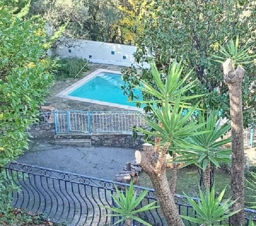 Vente Maison Alpes-Maritimes Grasse - 06130 - Photos Vivastreet Maison d'architecte avec piscine et parc paysagé