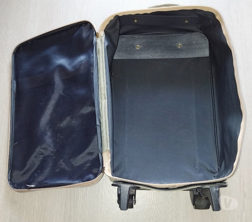 Accessoires - Bagagerie Loire-Atlantique St Herblain - 44800 - Photos Vivastreet Valisette verte kaki