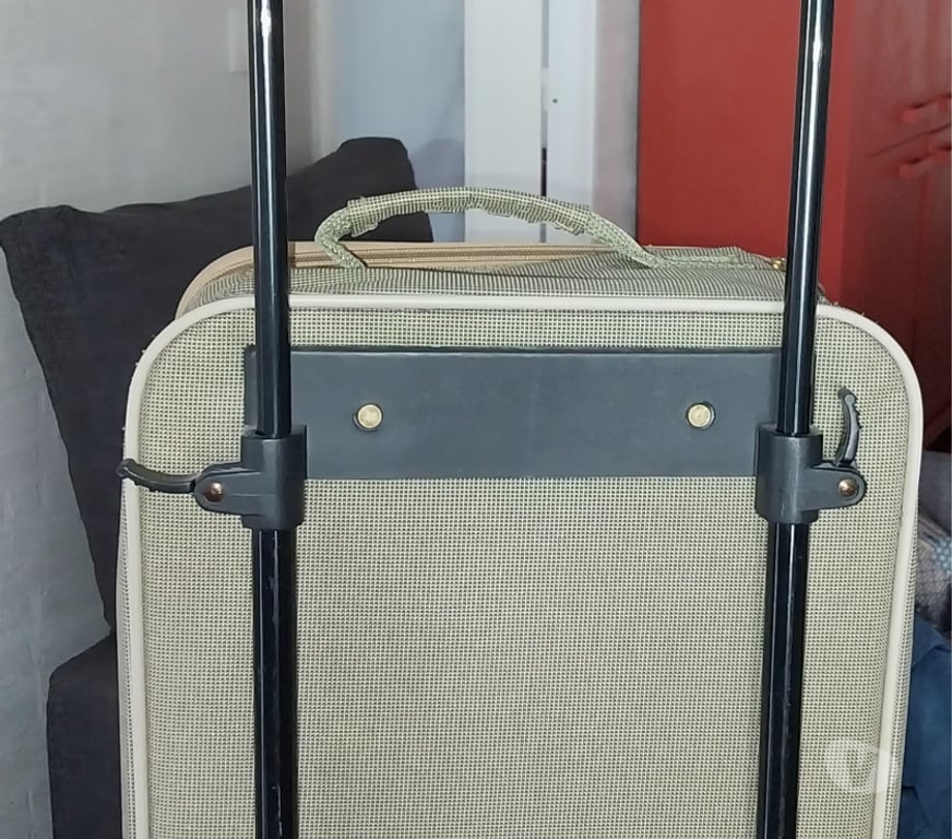 Accessoires - Bagagerie Loire-Atlantique St Herblain - 44800 - Photos Vivastreet Valisette verte kaki