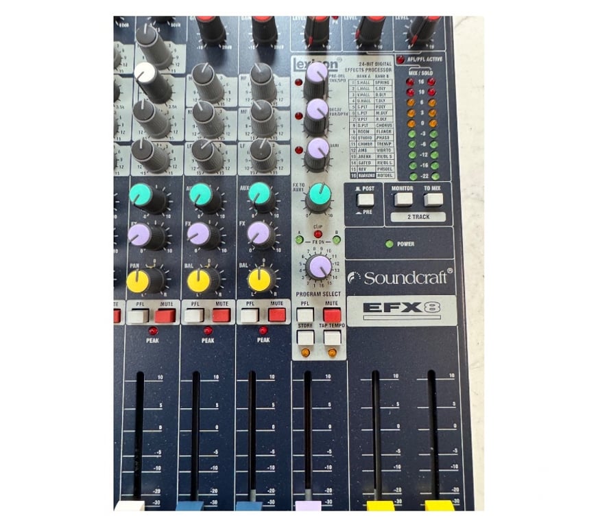 Instruments de musique Bas-Rhin Mommenheim - 67670 - Photos Vivastreet SOUNDCRAFT EFX8 - Mix 12 voies+effets lexicon