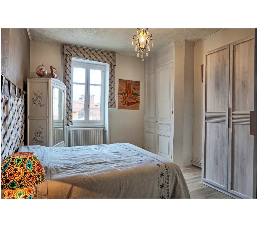 Appartements à vendre Loire Roanne - 42300 - Photos Vivastreet Centre ville, 149 m² au sol avec 4 ch garages et cave