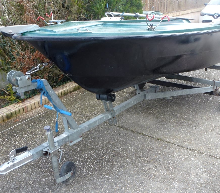 Bateaux à moteur Marne Chalons en Champagne - 51000 - Photos Vivastreet barque pour pêche ou chasse