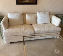 Canapé blanc avec des motifs