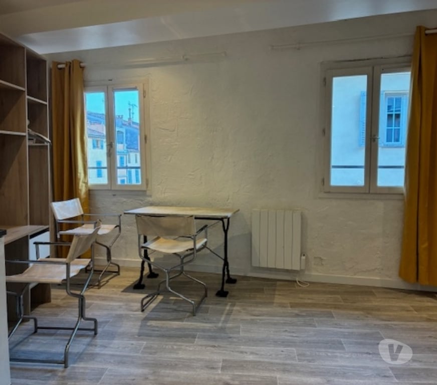 Appartement meublé Alpes-Maritimes Grasse - 06130 - Photos Vivastreet loue meublé Studio avec salle d'eau refait de 23 m