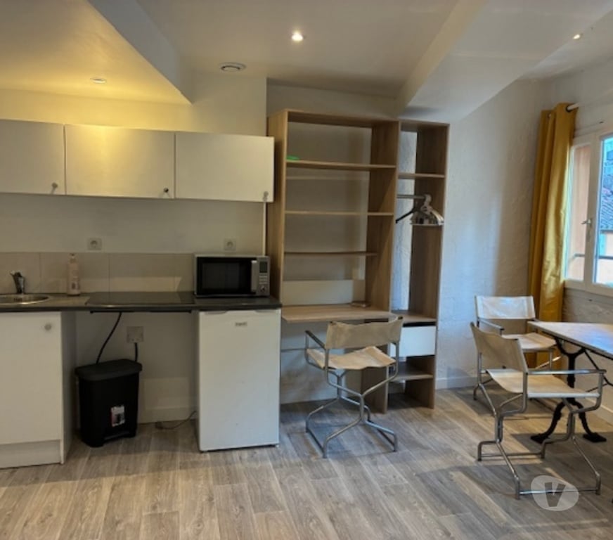 Appartement meublé Alpes-Maritimes Grasse - 06130 - Photos Vivastreet loue meublé Studio avec salle d'eau refait de 23 m