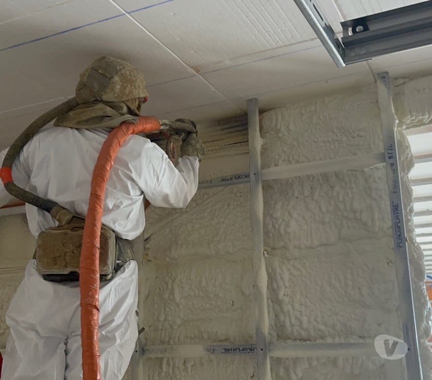 Artisans & dépannages Loiret Orleans - Photos Vivastreet Isolation Polyuréthane Projeté