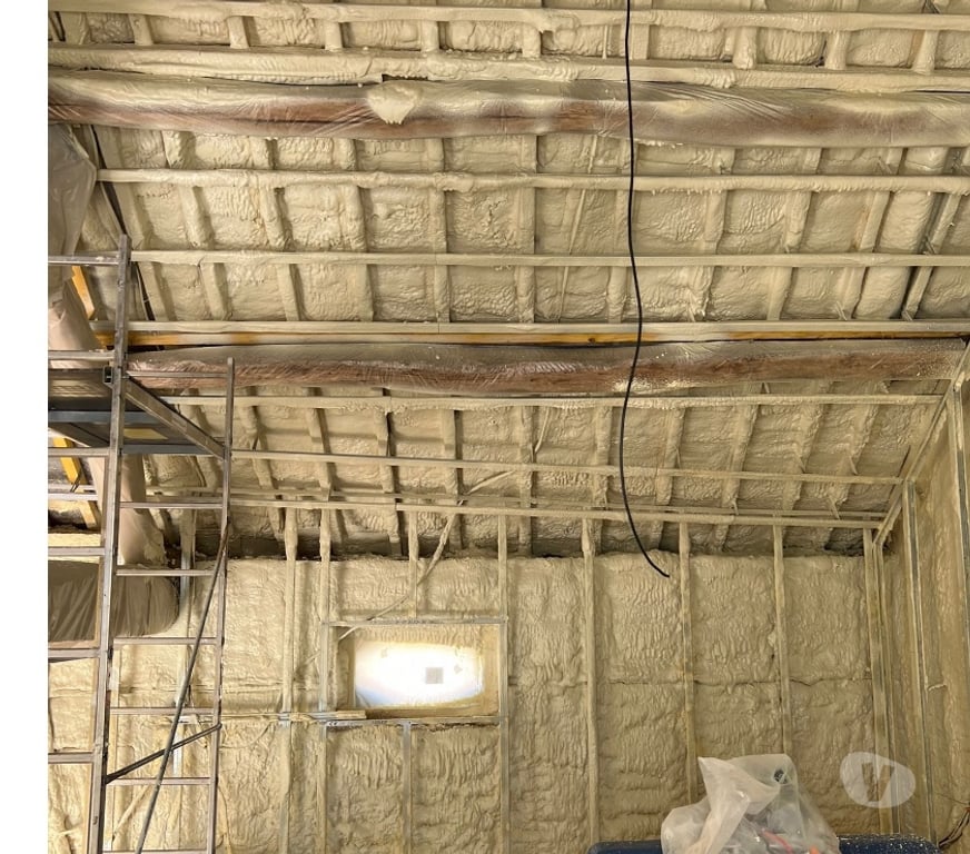 Artisans & dépannages Loiret Orleans - Photos Vivastreet Isolation Polyuréthane Projeté