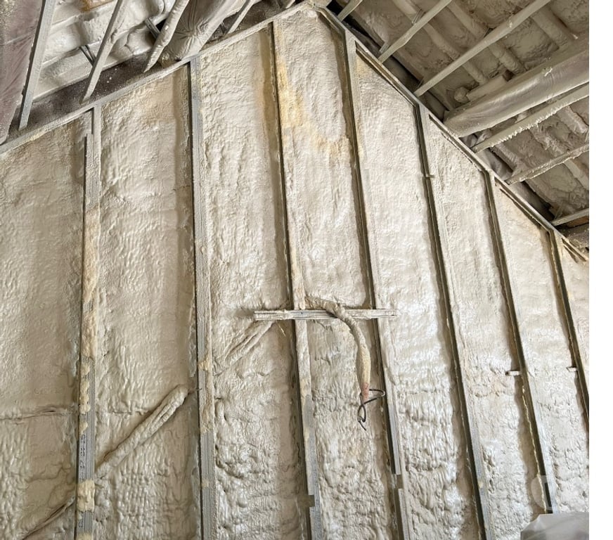 Artisans & dépannages Loiret Orleans - Photos Vivastreet Isolation Polyuréthane Projeté