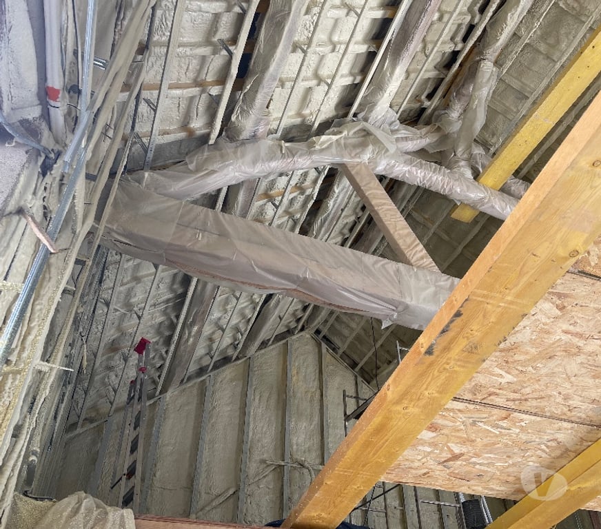 Artisans & dépannages Loiret Orleans - Photos Vivastreet Isolation Polyuréthane Projeté