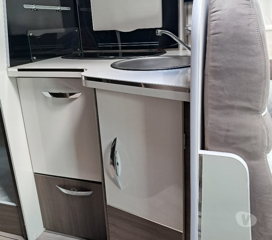 Camping car occasion Saône-et-Loire Perrecy les Forges - 71420 - Photos Vivastreet MC LOUIS NEVIS 873 INTEGRAL BOITE AUTO 5 PL CARTE GRISE