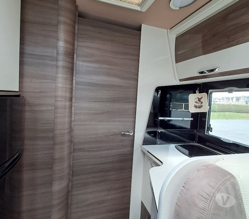 Camping car occasion Saône-et-Loire Perrecy les Forges - 71420 - Photos Vivastreet MC LOUIS NEVIS 873 INTEGRAL BOITE AUTO 5 PL CARTE GRISE