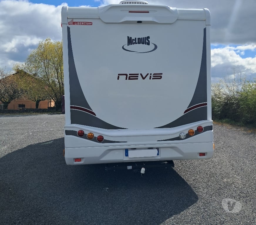 Camping car occasion Saône-et-Loire Perrecy les Forges - 71420 - Photos Vivastreet MC LOUIS NEVIS 873 INTEGRAL BOITE AUTO 5 PL CARTE GRISE