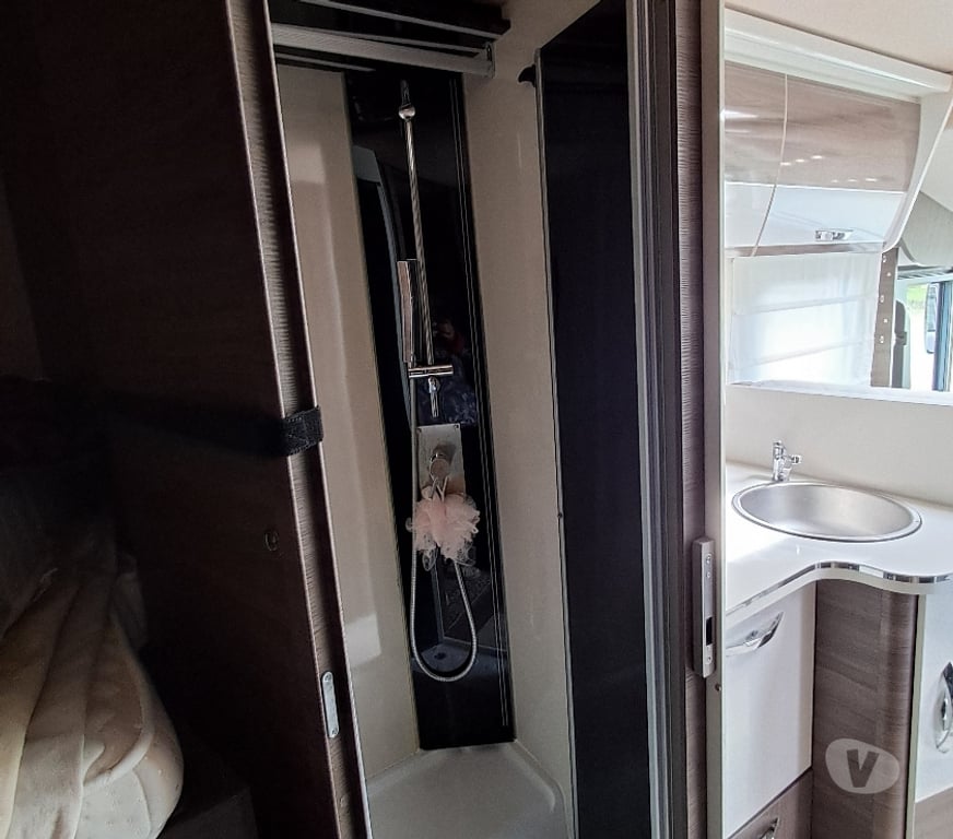 Camping car occasion Saône-et-Loire Perrecy les Forges - 71420 - Photos Vivastreet MC LOUIS NEVIS 873 INTEGRAL BOITE AUTO 5 PL CARTE GRISE