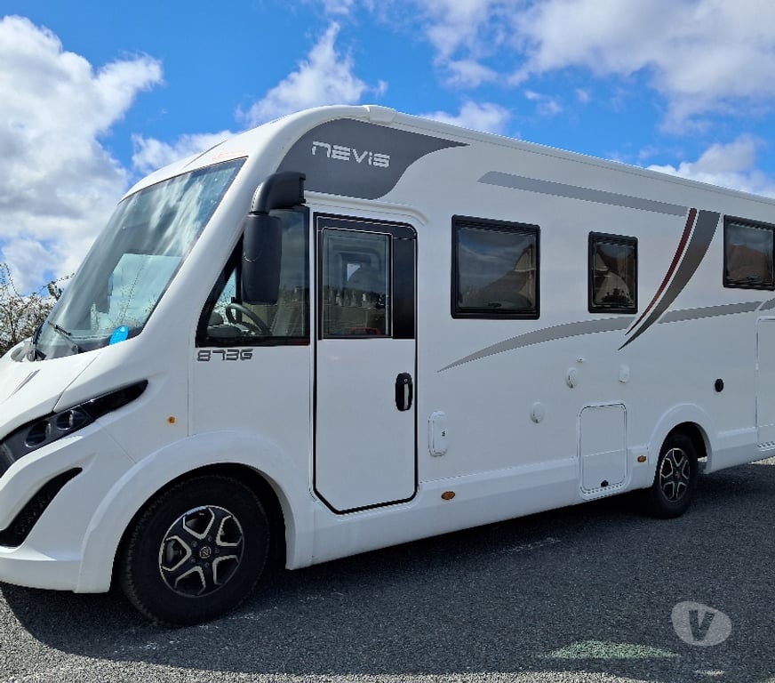 Camping car occasion Saône-et-Loire Perrecy les Forges - 71420 - Photos Vivastreet MC LOUIS NEVIS 873 INTEGRAL BOITE AUTO 5 PL CARTE GRISE