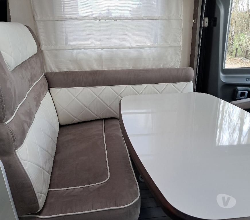 Camping car occasion Saône-et-Loire Perrecy les Forges - 71420 - Photos Vivastreet MC LOUIS NEVIS 873 INTEGRAL BOITE AUTO 5 PL CARTE GRISE