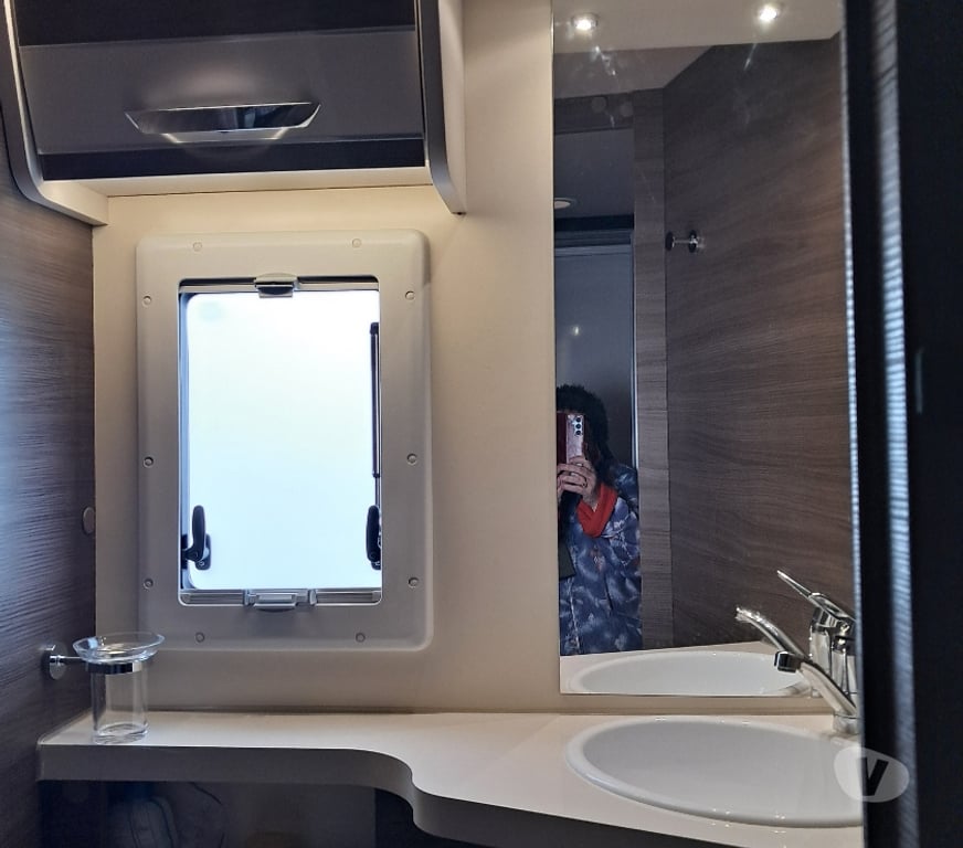 Camping car occasion Saône-et-Loire Perrecy les Forges - 71420 - Photos Vivastreet MC LOUIS NEVIS 873 INTEGRAL BOITE AUTO 5 PL CARTE GRISE