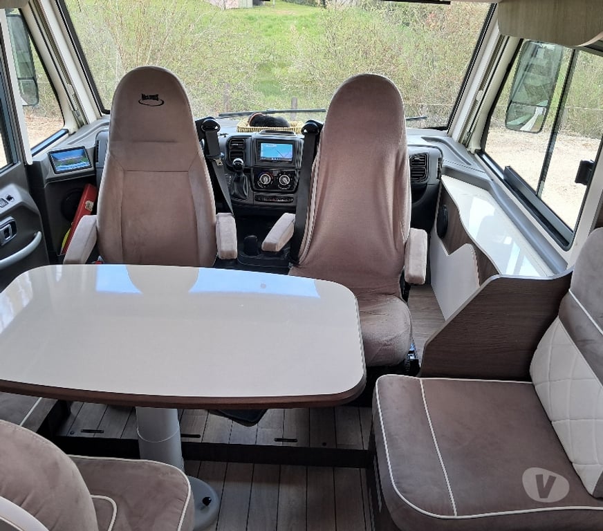 Camping car occasion Saône-et-Loire Perrecy les Forges - 71420 - Photos Vivastreet MC LOUIS NEVIS 873 INTEGRAL BOITE AUTO 5 PL CARTE GRISE