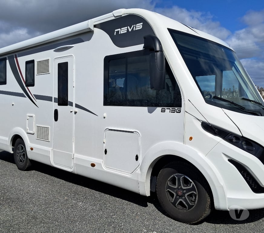 Camping car occasion Saône-et-Loire Perrecy les Forges - 71420 - Photos Vivastreet MC LOUIS NEVIS 873 INTEGRAL BOITE AUTO 5 PL CARTE GRISE