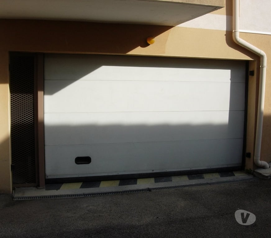 Parkings - Garages Gard Les Angles - 30133 - Photos Vivastreet Garage Sécurisé