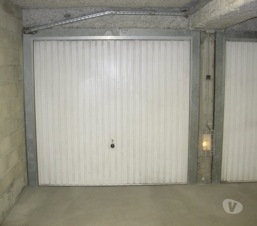 Parkings - Garages Gard Les Angles - 30133 - Photos Vivastreet Garage Sécurisé