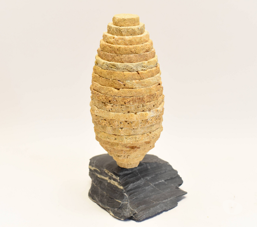 Décoration - art Côte-d'Or Dijon - 21000 - Photos Vivastreet Sculpture en Travertin Doré et Ardoise - Statue Jardin