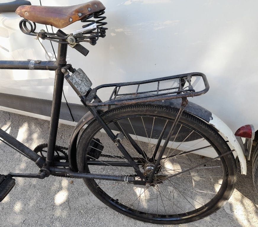 Matériel de sport Indre-et-Loire Abilly - 37160 - Photos Vivastreet velo militaire SUISE tbon état