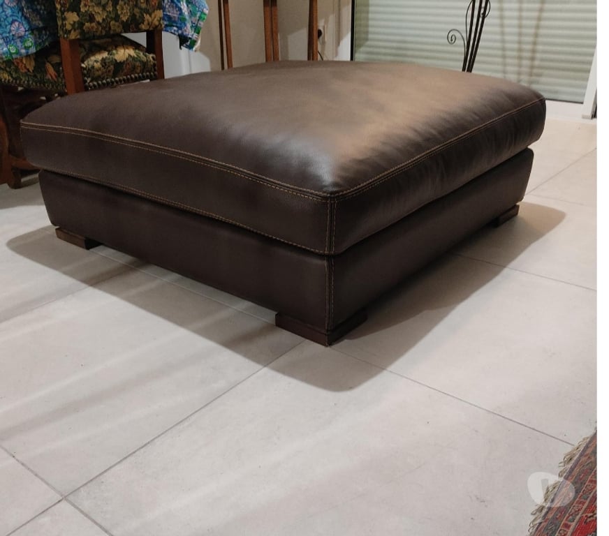 Ameublement & art de la table Vendée Soullans - 85300 - Photos Vivastreet Pouf cuir marron très bon état