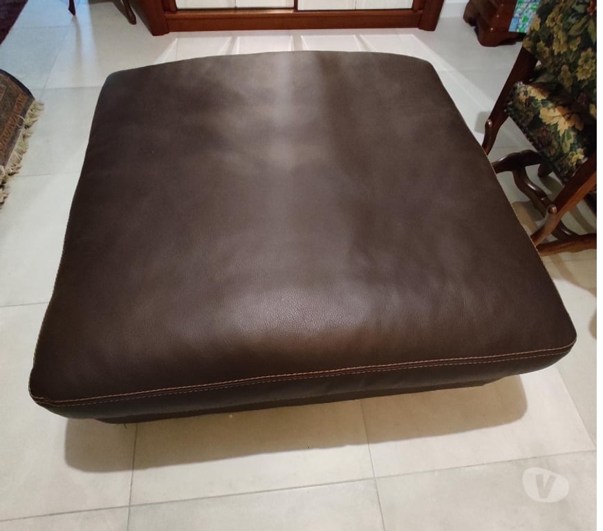 Ameublement & art de la table Vendée Soullans - 85300 - Photos Vivastreet Pouf cuir marron très bon état
