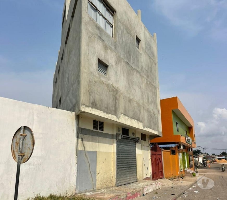 Vente Immeuble Bénin - Photos Vivastreet Vend 2 immeubles R+2 à Fidjrossè plage
