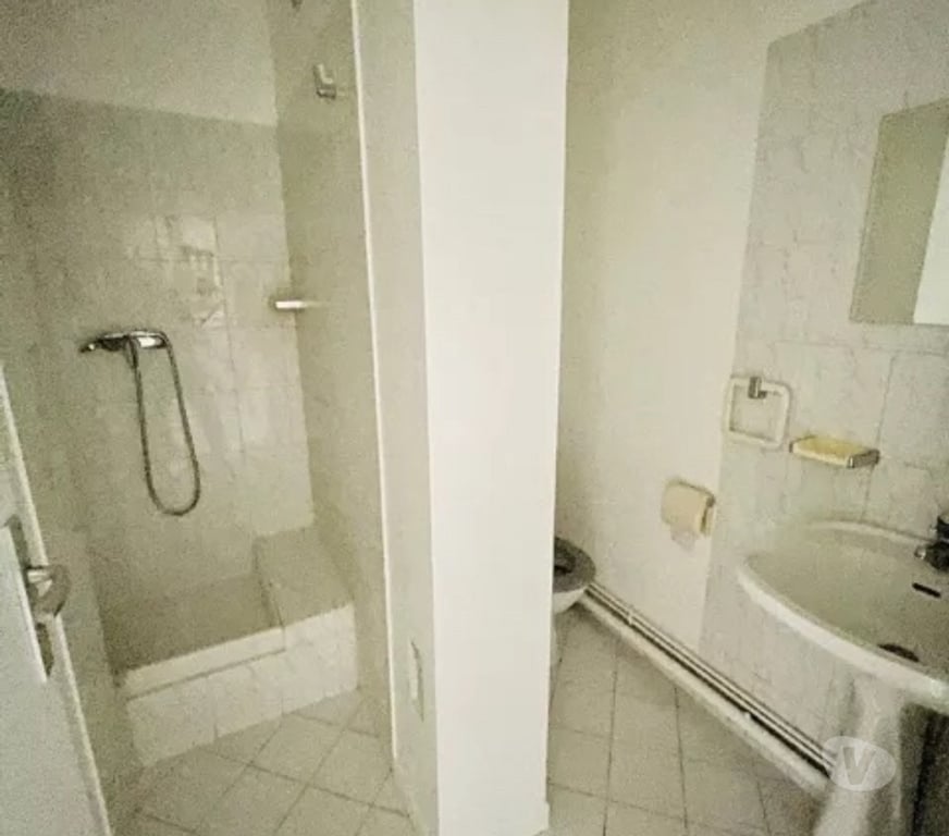 Appartement meublé Paris Paris 15ème ardt - 75015 - Photos Vivastreet Location Appartement 1 pièce 18 m² à Paris 75015