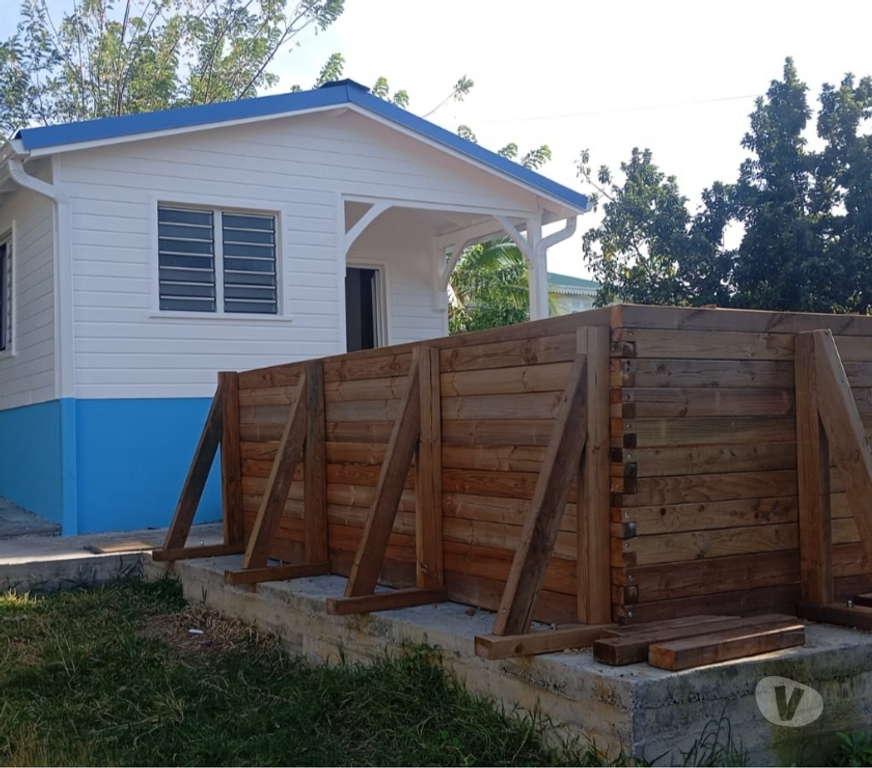 location saisonniere Martinique Le François - 97240 - Photos Vivastreet Bungalow blanc de Frégate en Location saisonière.