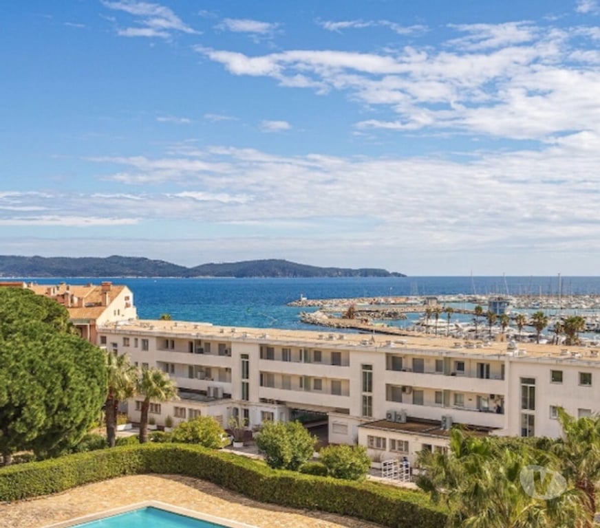 location saisonniere Var Cavalaire sur Mer - 83240 - Photos Vivastreet LOCATION AVEC PISCINE ET VUE MER