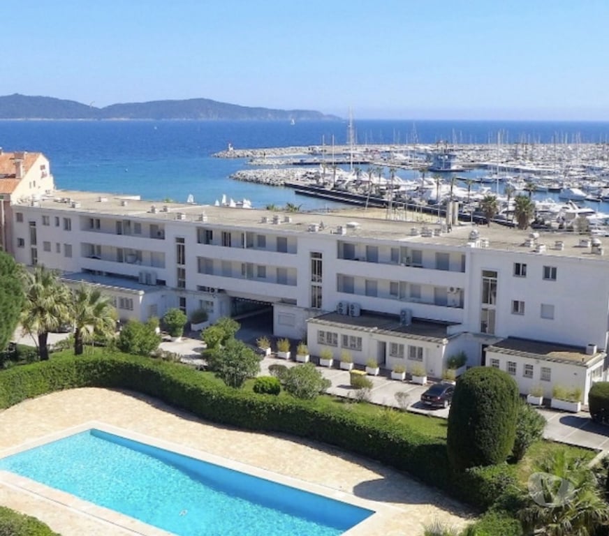 location saisonniere Var Cavalaire sur Mer - 83240 - Photos Vivastreet LOCATION AVEC PISCINE ET VUE MER
