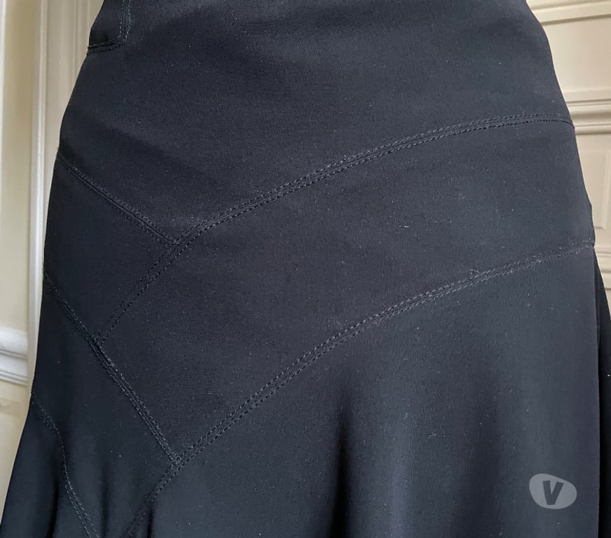 Vêtements occasion Paris Paris 1er ardt - 75001 - Photos Vivastreet Jupe noire ZARA WOMAN